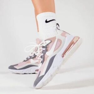 Nike Women’s Air Max 270 React Size 6.5 Style# CI3899-500